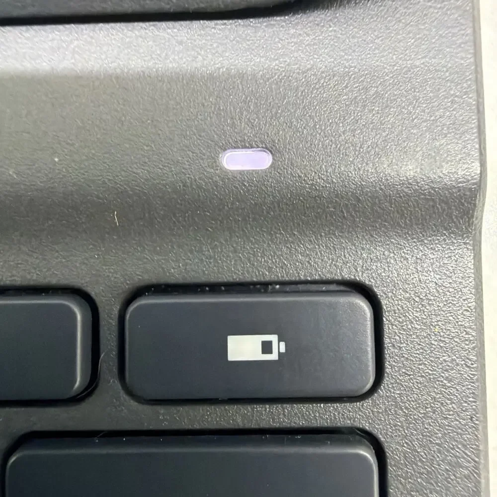 Logitech Slim Folio Pro YR0070 Bluetooth Keyboard iPad 2nd and 3rd Generation